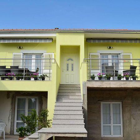 Apartman Rosa Pirovac Exteriör bild