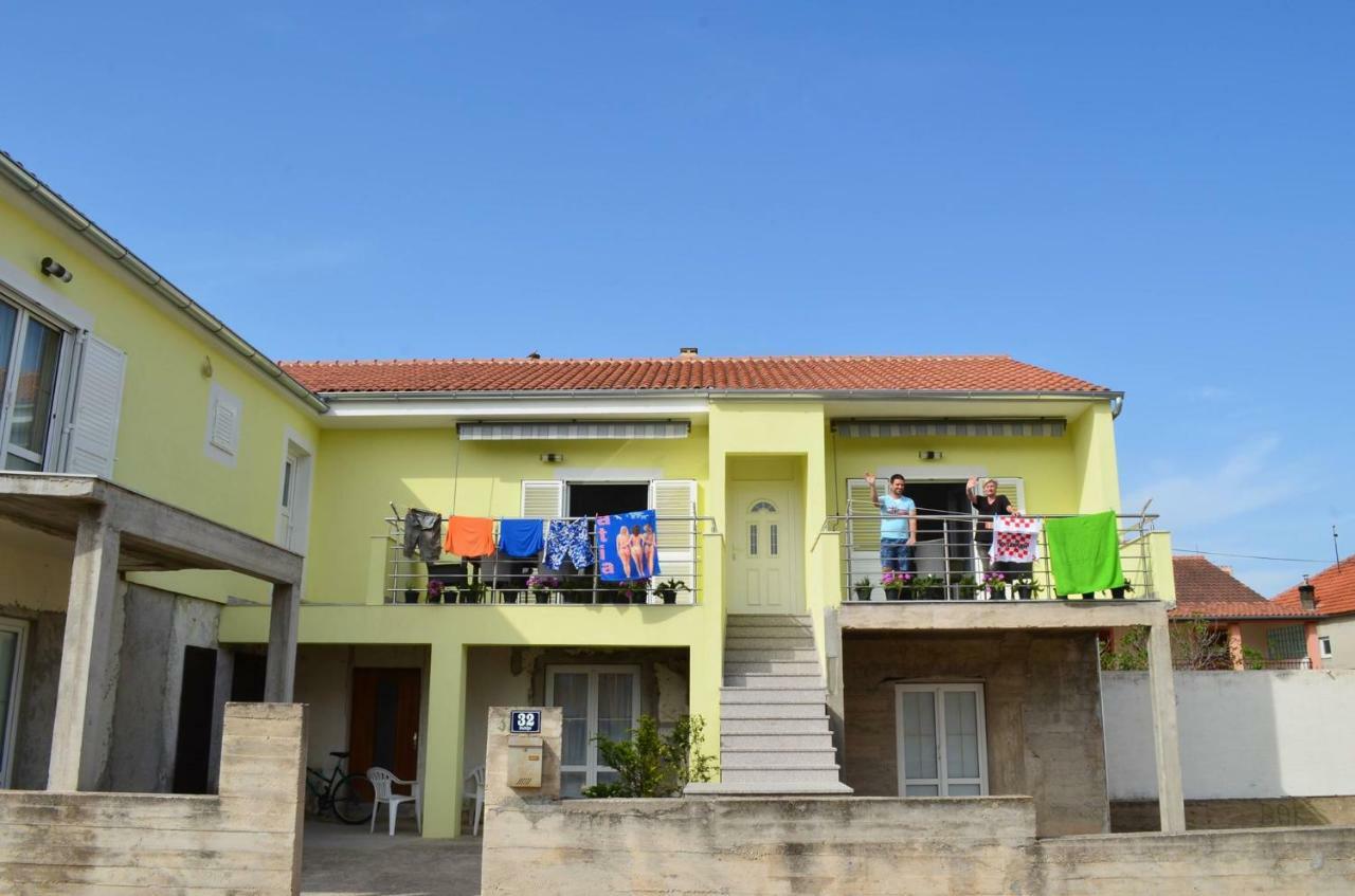 Apartman Rosa Pirovac Exteriör bild