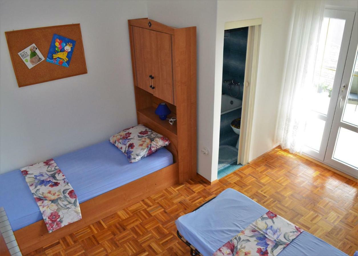 Apartman Rosa Pirovac Exteriör bild