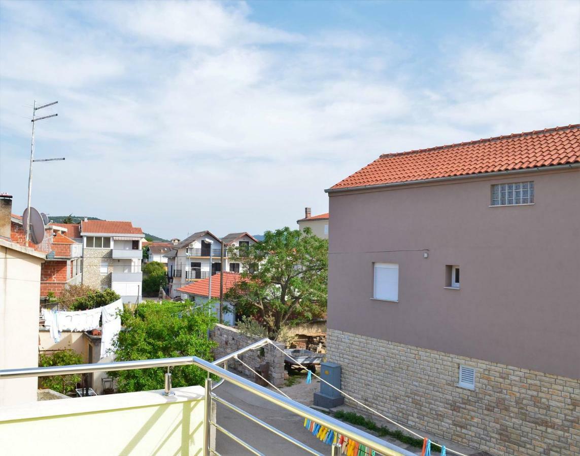 Apartman Rosa Pirovac Exteriör bild