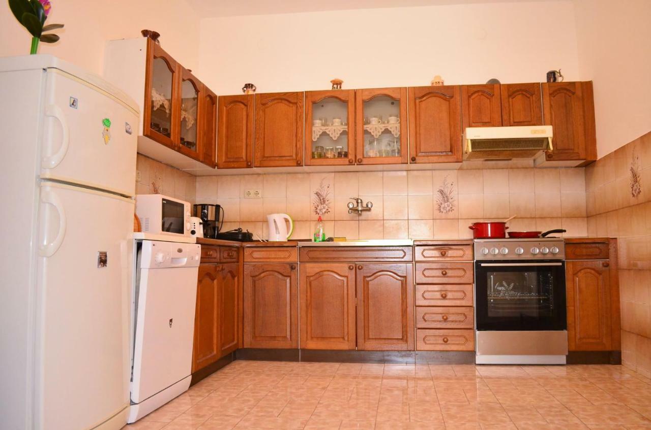 Apartman Rosa Pirovac Exteriör bild