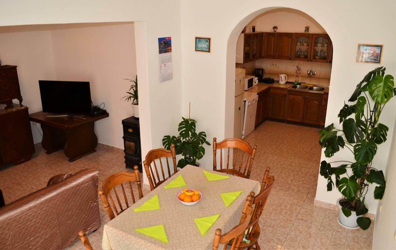Apartman Rosa Pirovac Exteriör bild