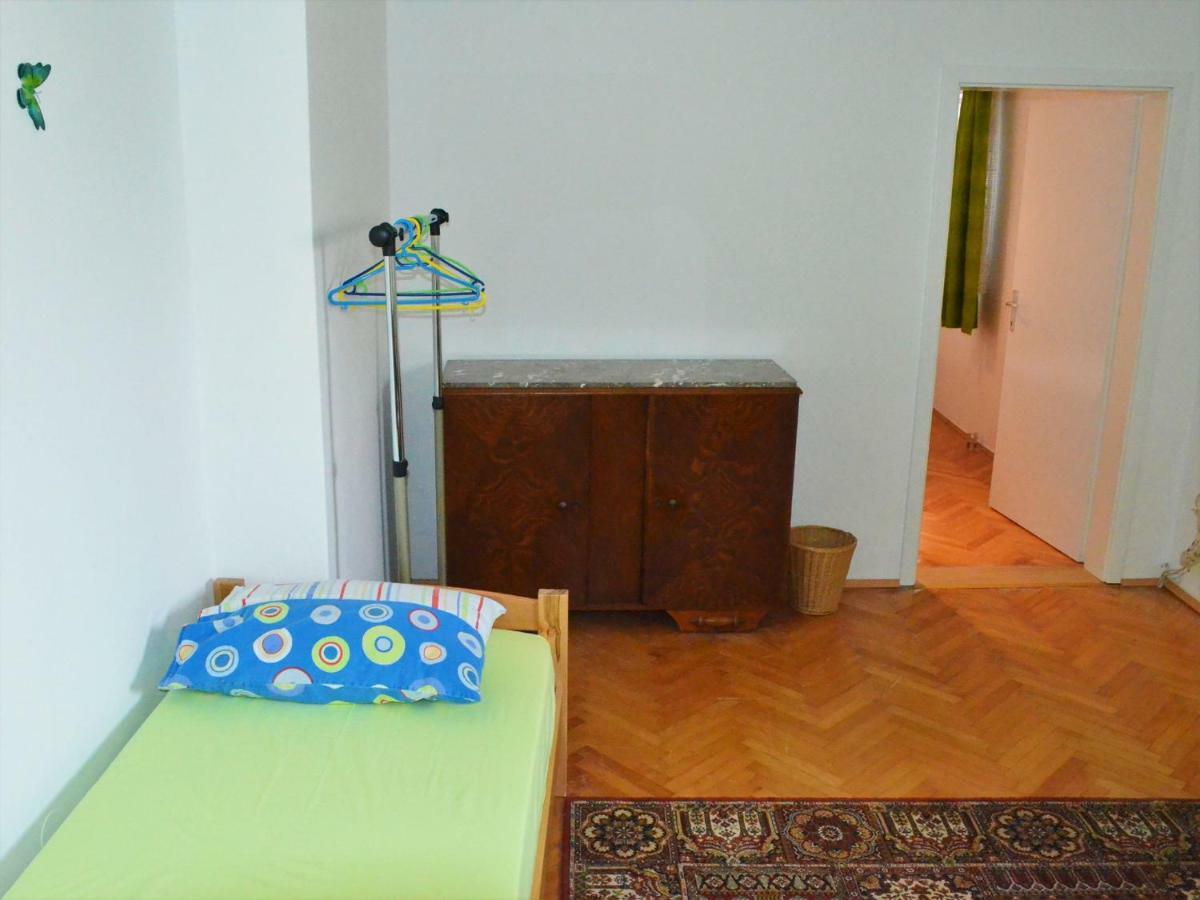 Apartman Rosa Pirovac Exteriör bild