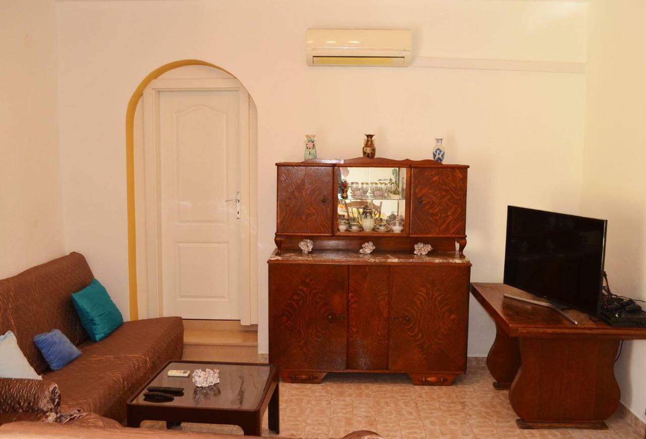 Apartman Rosa Pirovac Exteriör bild