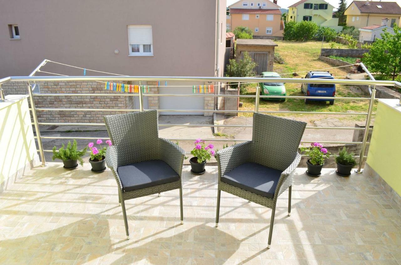 Apartman Rosa Pirovac Exteriör bild