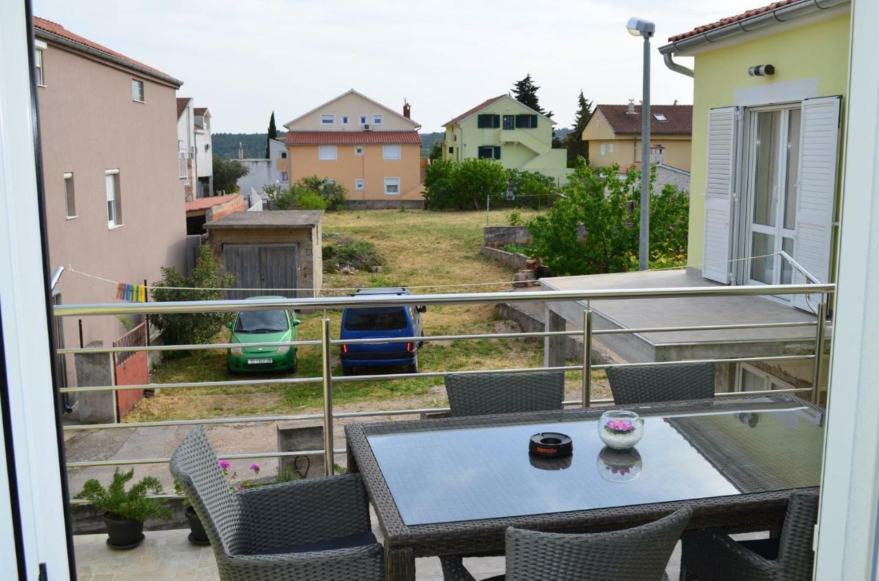 Apartman Rosa Pirovac Exteriör bild