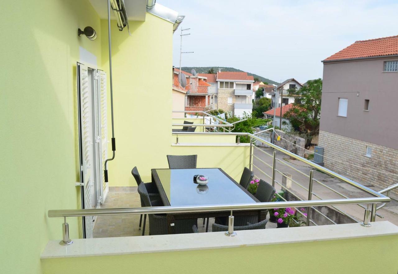 Apartman Rosa Pirovac Exteriör bild